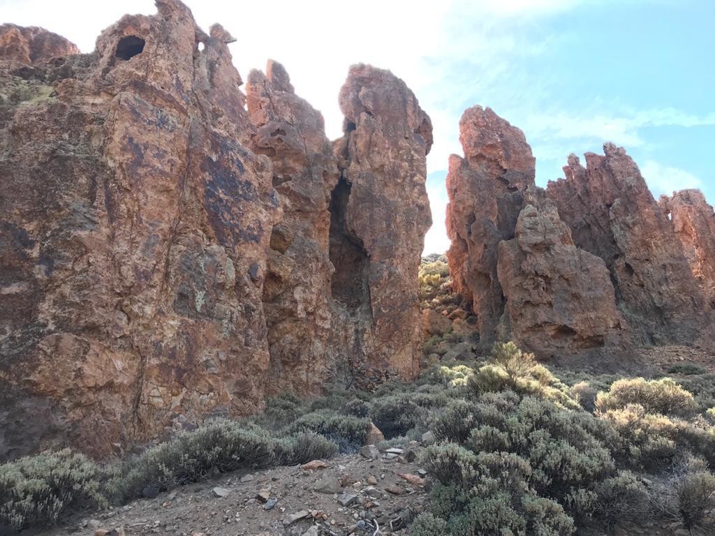 Paisaje volcánico que se puede ver mientras se hace la ruta de senderismo con vistas 360ª en el Teide