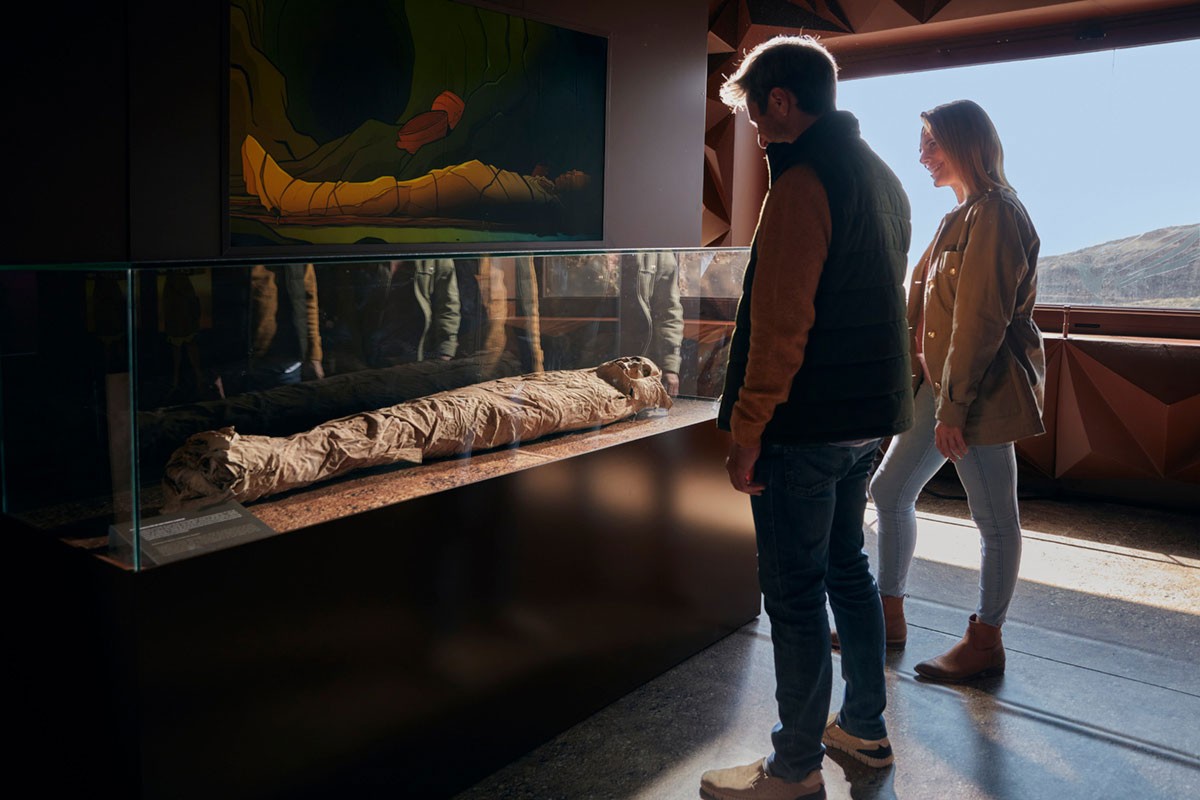 Momie guanche pendant la visite Teide Legend Tour avec ticket MUNA