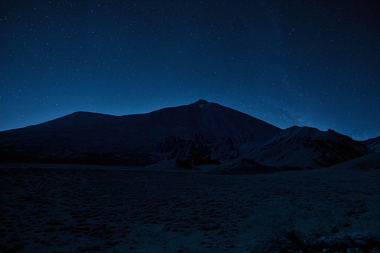 Observation des étoiles la nuit lors de l’excursion nocturne au Teide VIP avec planétarium