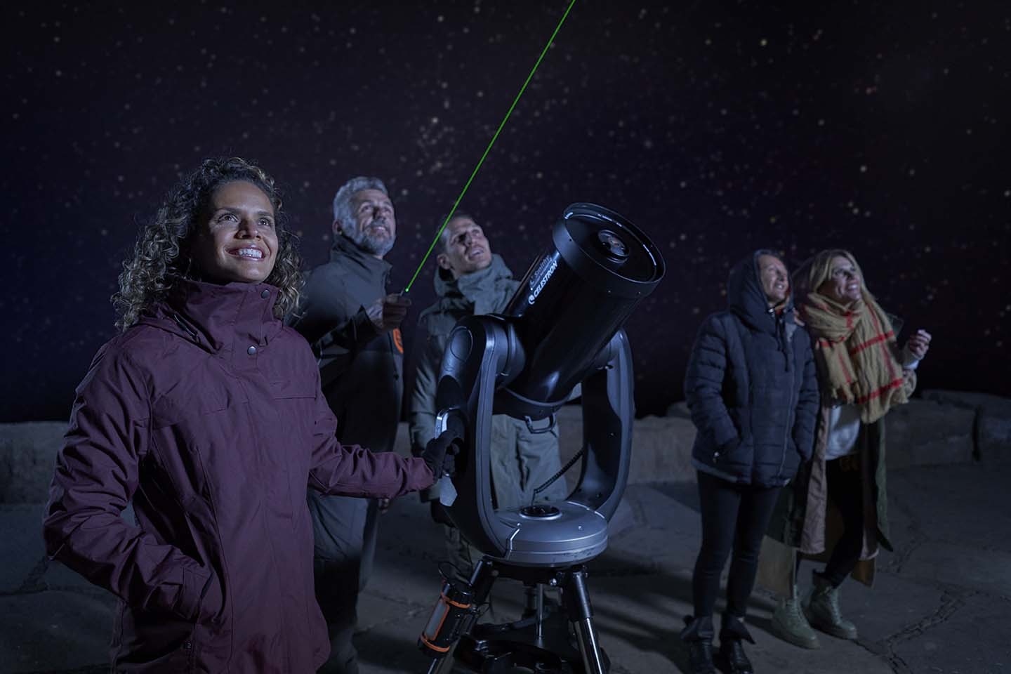 Mount Teide Night Tour with a guide using laser to see the stars