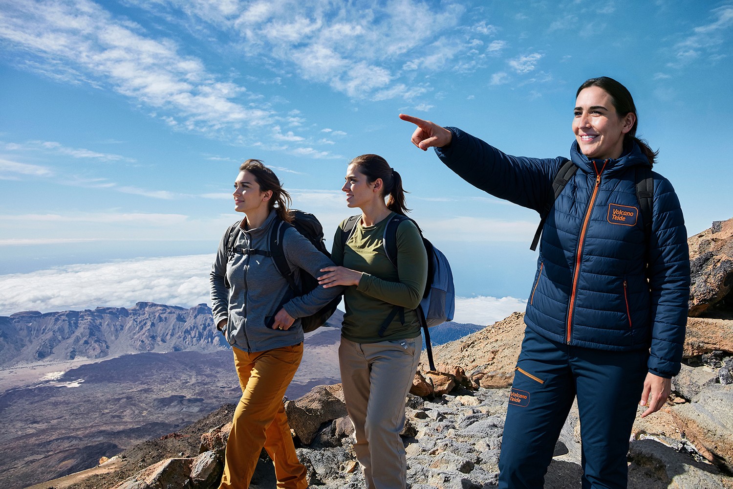 Uitleg van de privé gespecialiseerde gids tijdens de VIP-excursie naar de top van de Teide met kabelbaan inbegrepen