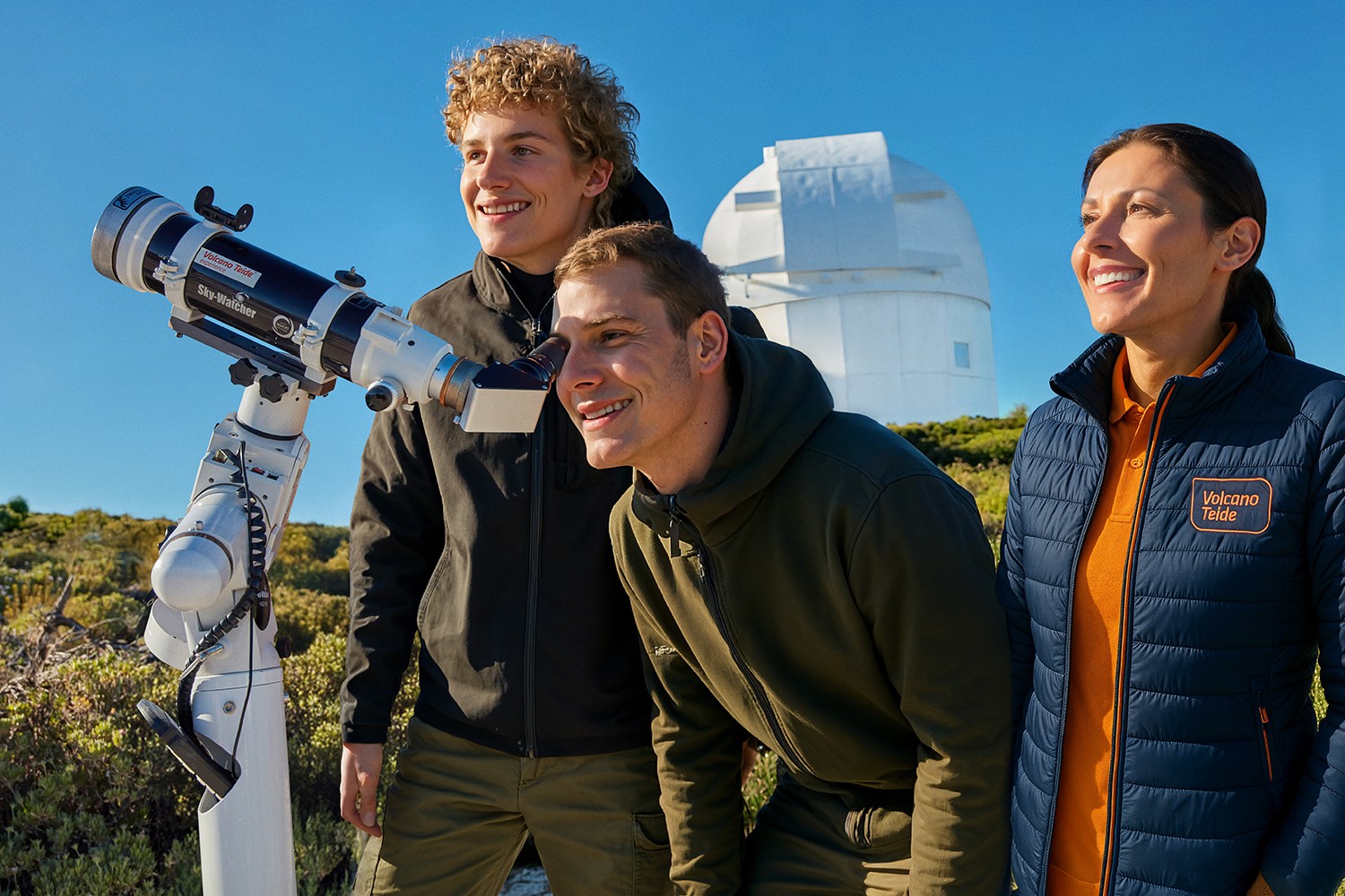 Observation au moyen de télescopes professionnels avec l'aide du guide Starlight dans le cadre de la visite astronomique VIP