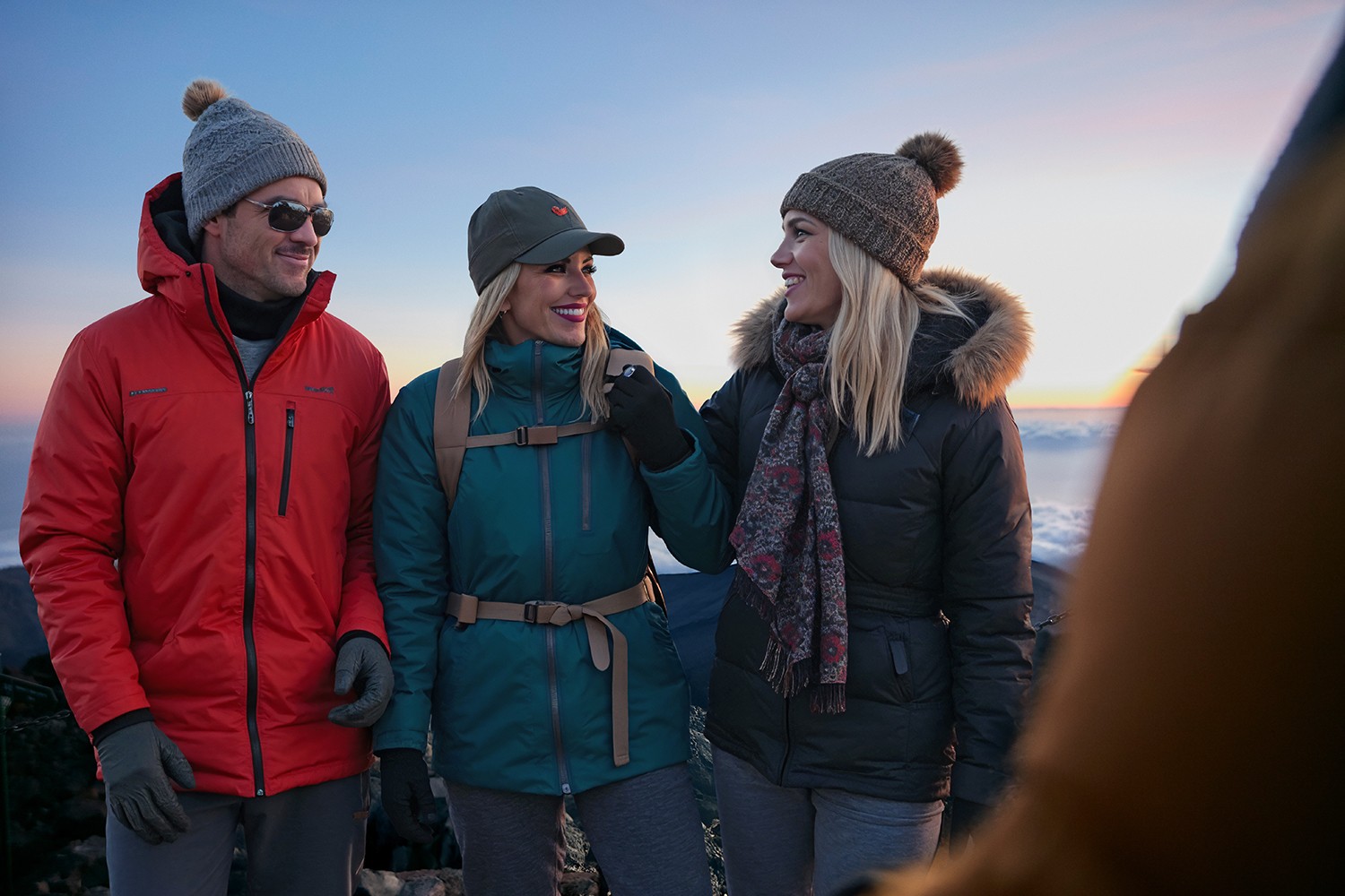 Guide giving directions in the Cable Car activity at sunset to discover the volcanic wonders of the environment
