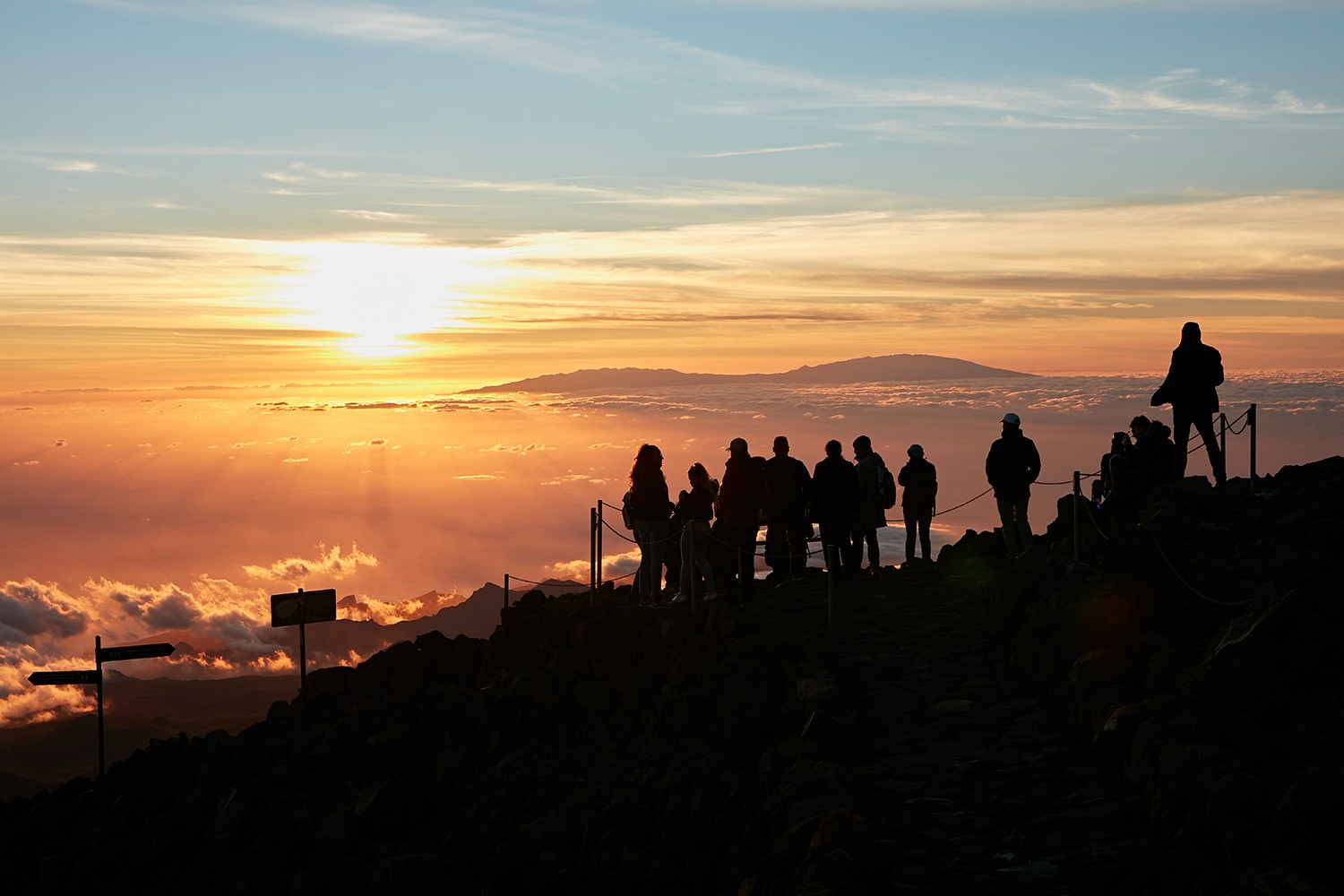 Zonsondergang vanaf het uitkijkpunt Pico Viejo en het indrukwekkende uitzicht op enkele van de Canarische Eilanden