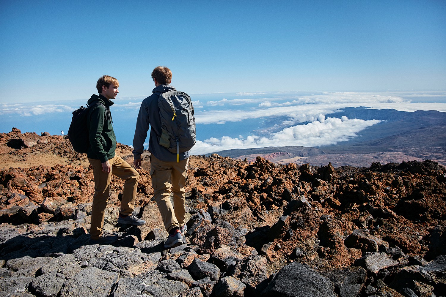 Pause während des Aufstiegs zum Gipfel des Teide mit spektakulärer Aussicht, exklusive und private Tour möglich