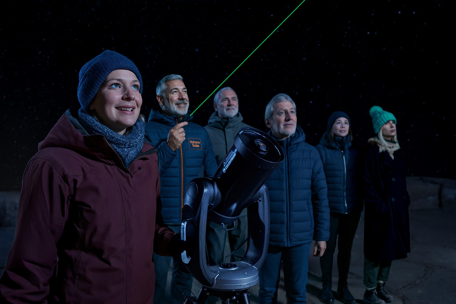 Uitleg van de Starlight-gids tijdens de astronomische waarneming in de Astronomische Tour op de Teide