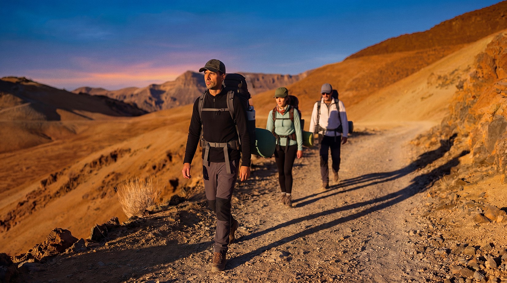 Wanderer auf dem Weg zur Schutzhütte über den Montaña-Blanca-Weg
