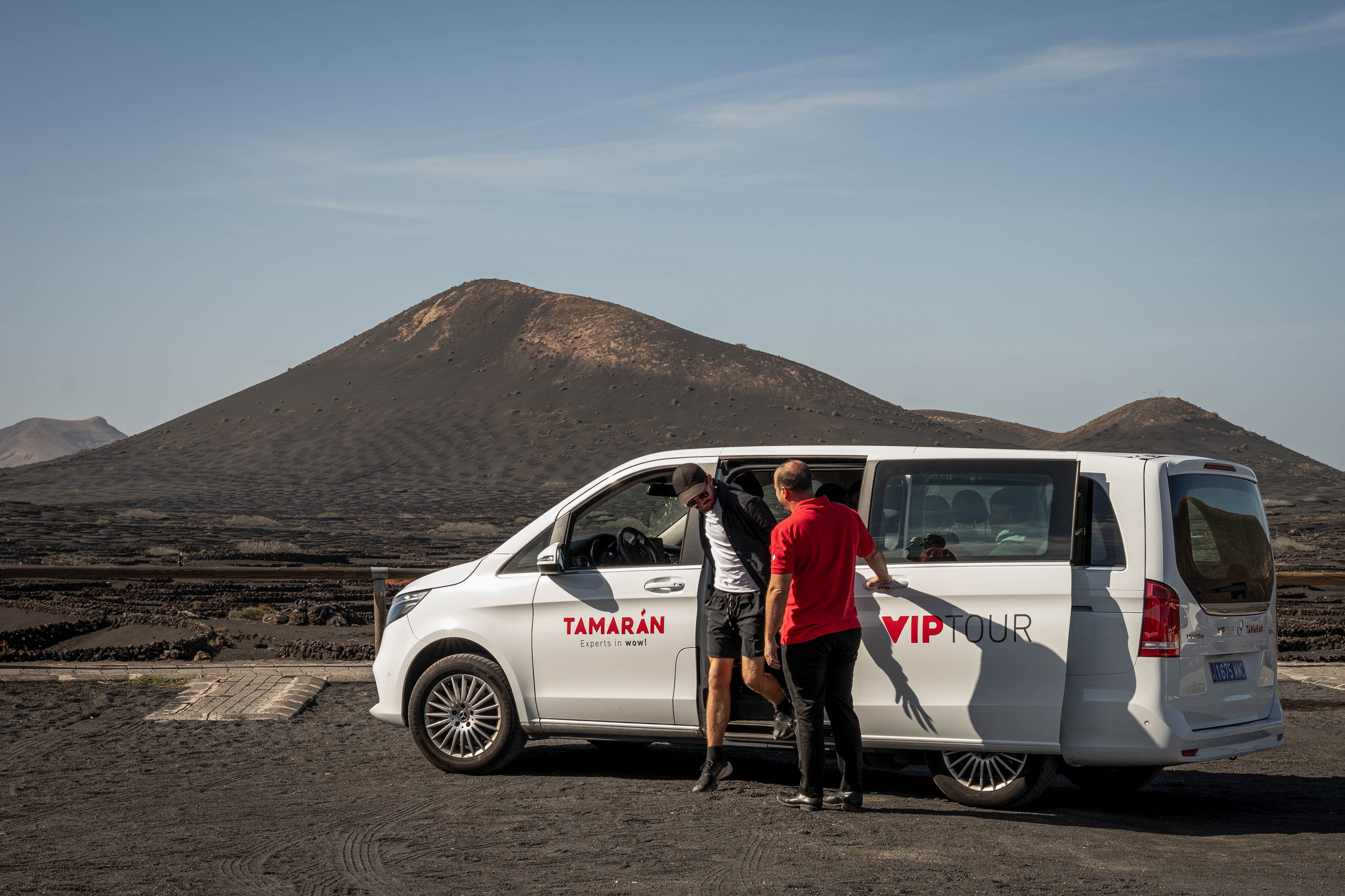 Minivan pendant l’excursion au nord de Lanzarote et dans les salines de Janubio