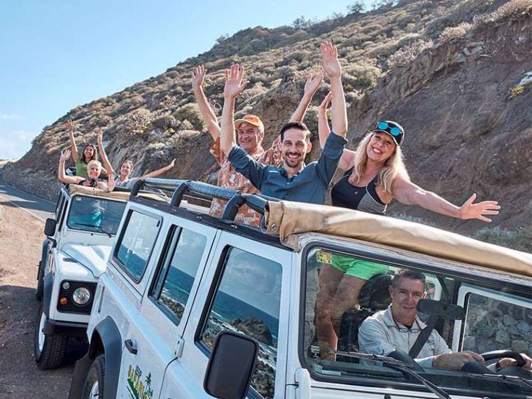 Familie beim Privatausflug Jeep Safari nach Masca