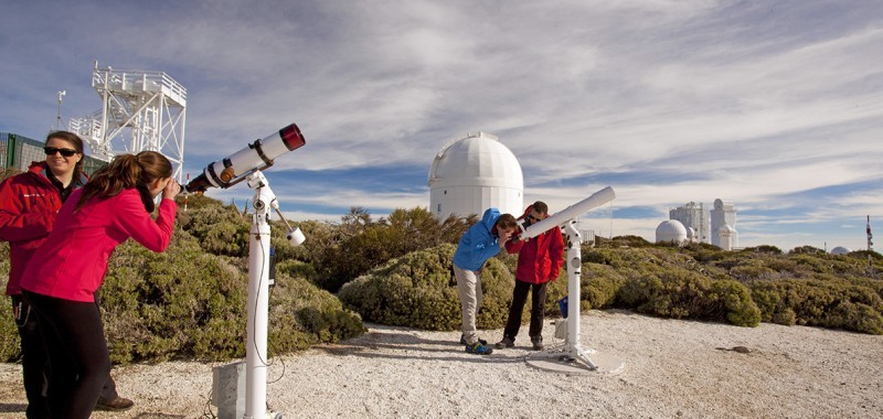 Osservando il cielo con i telescopi professionali dell'Osservatorio, ingresso opzionale con il Teide Tour VIP