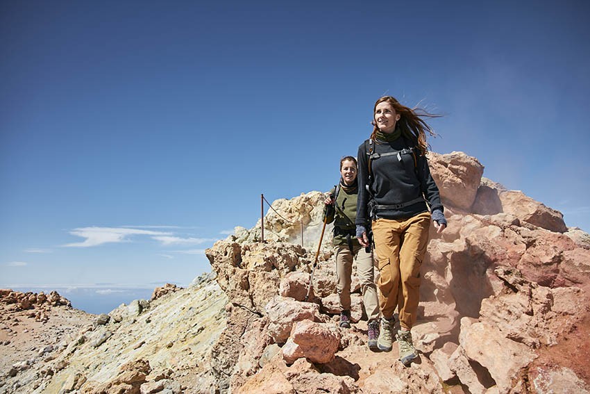 De excursie uitvoeren met toestemming om de top van de Teide te beklimmen met retourkaartjes voor de kabelbaan inbegrepen