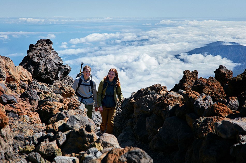 Amigas llegando al Refugio del Teide en Tenerife