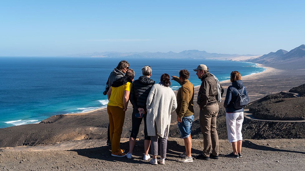 Touristes en excursion à Cofete à Fuerteventura en Jeep Safari