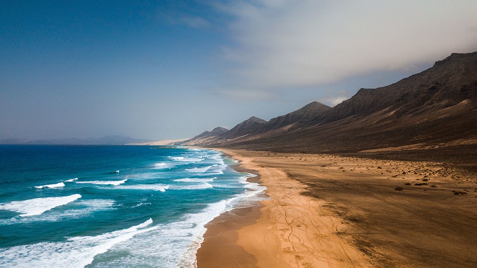 Sea and mountains on the Jeep Safari excursion to Cofete in Fuerteventura