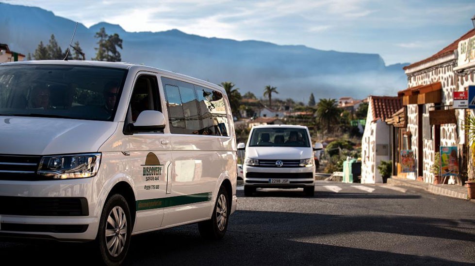 Route through a town in Gran Canaria by minivan VIP Tour